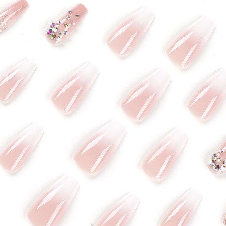 Kunstvolle Acryl-Nägel mit elegantem Glitzer-Design Karnz