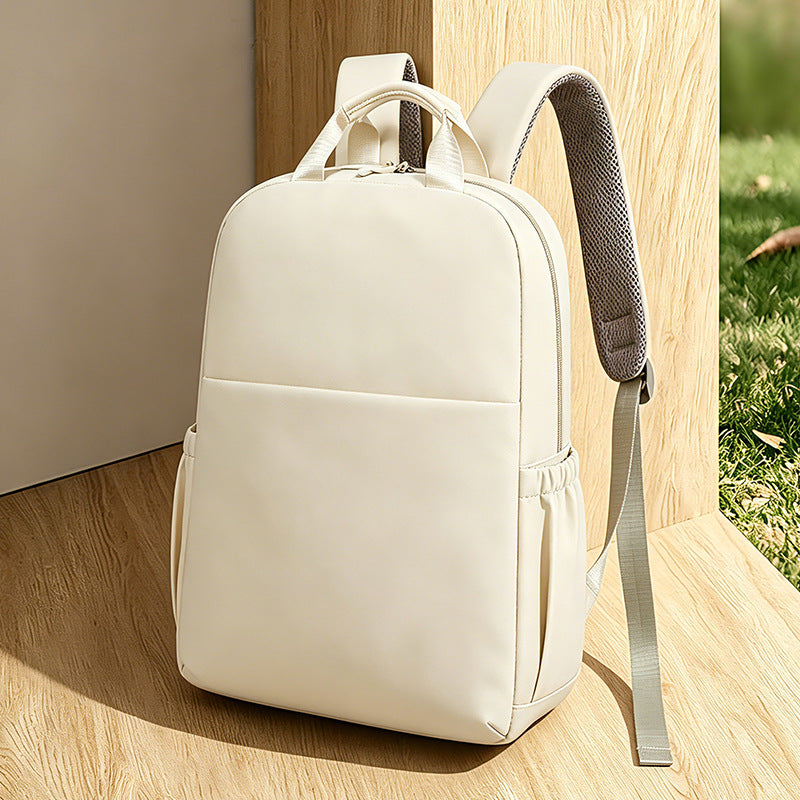 Moderner minimalistischer Laptop-Rucksack Karnz
