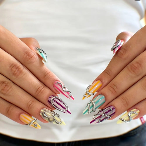Dekorative Nagelkunst Verlängerungen Karnz