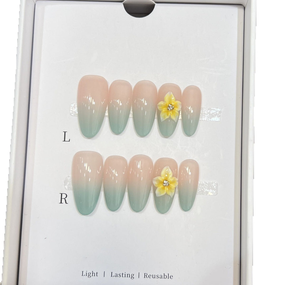 Elegante Ombre Press-On Nagelset mit floralen Akzenten Karnz