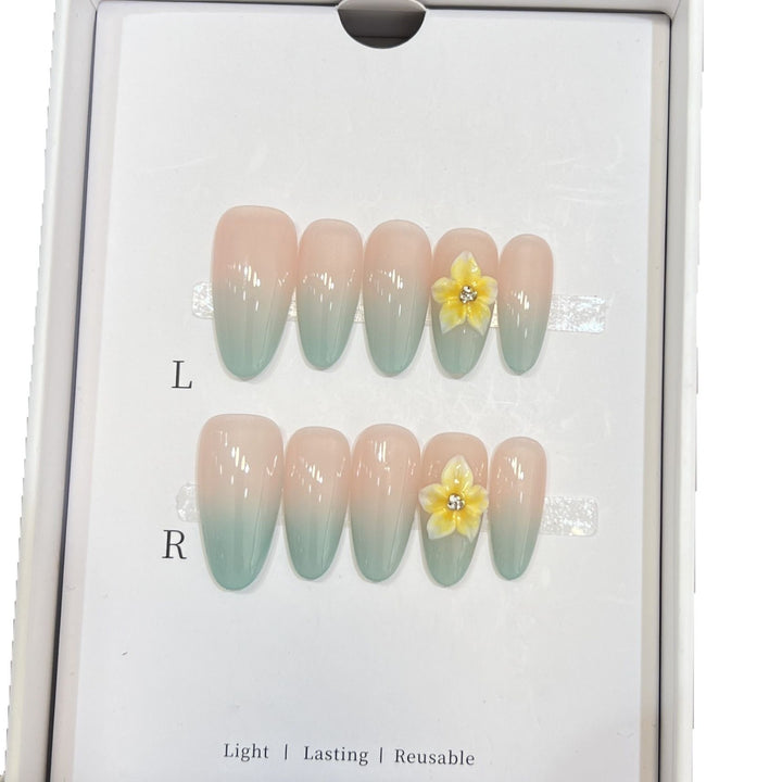 Elegante Ombre Press-On Nagelset mit floralen Akzenten Karnz