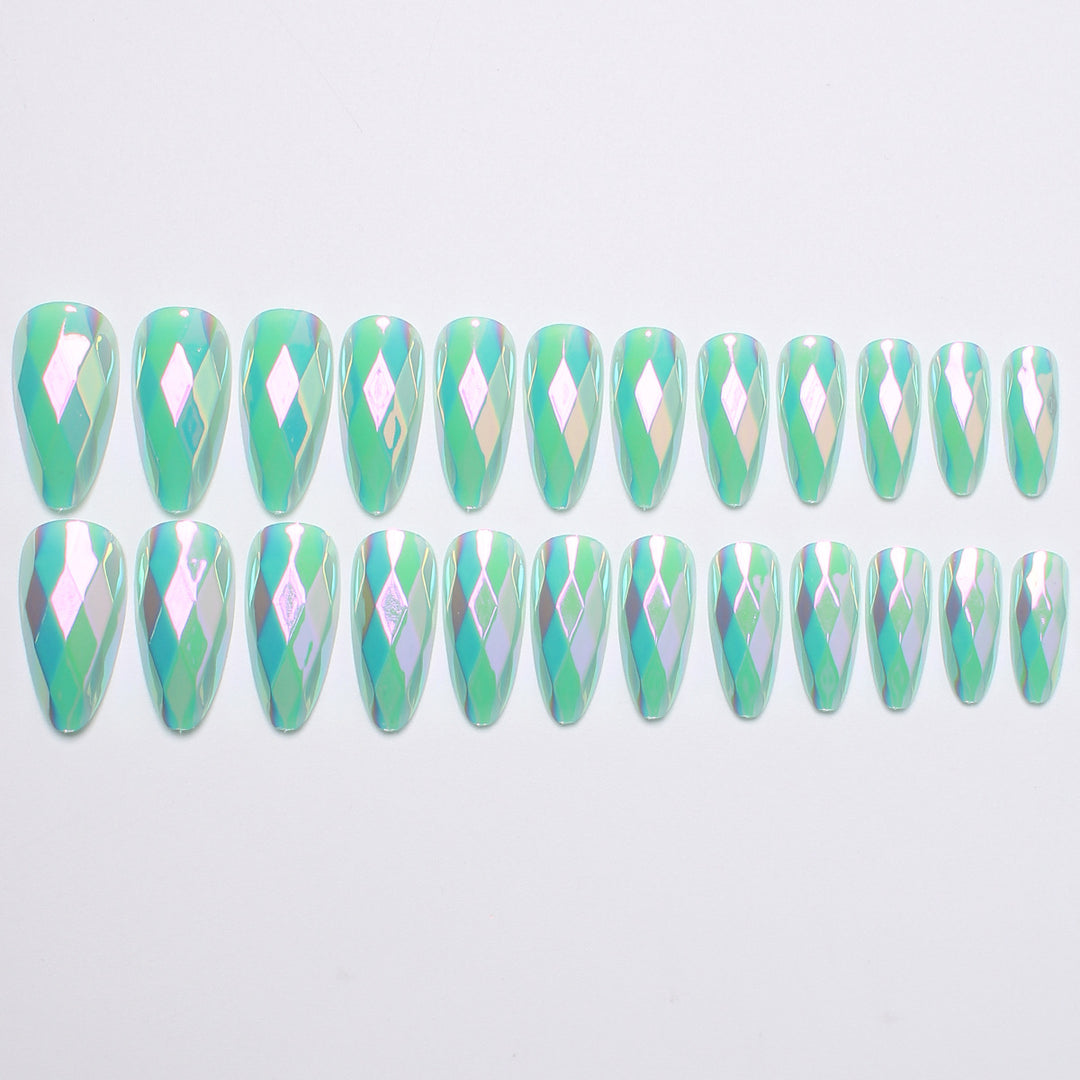Diamantförmiges Press-On Nagelset Karnz
