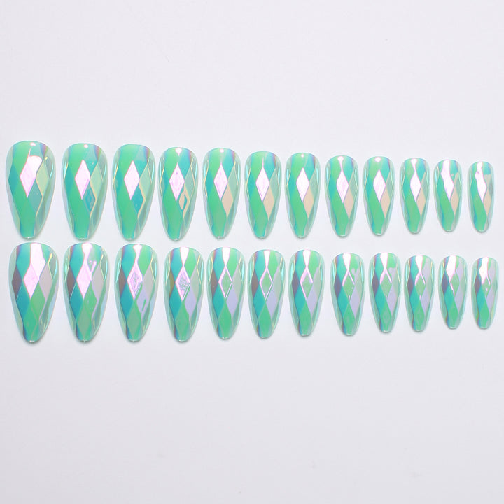 Diamantförmiges Press-On Nagelset Karnz