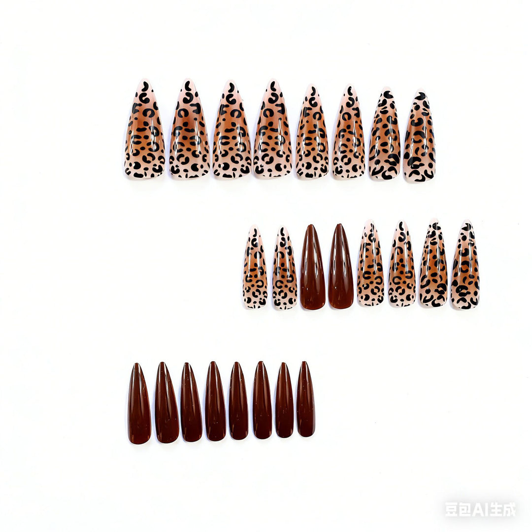Künstlerische Stiletto-Nagelerweiterungen mit Leopardenmuster Karnz