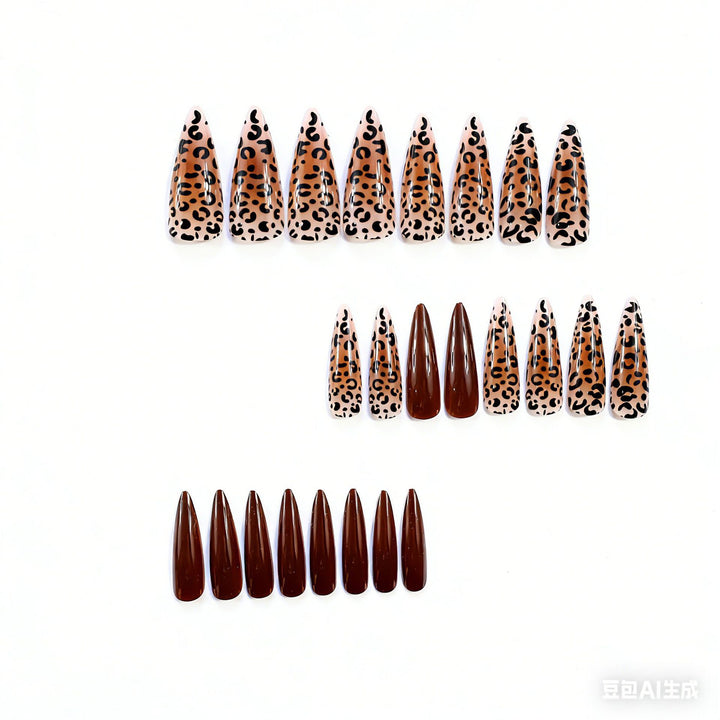 Künstlerische Stiletto-Nagelerweiterungen mit Leopardenmuster Karnz