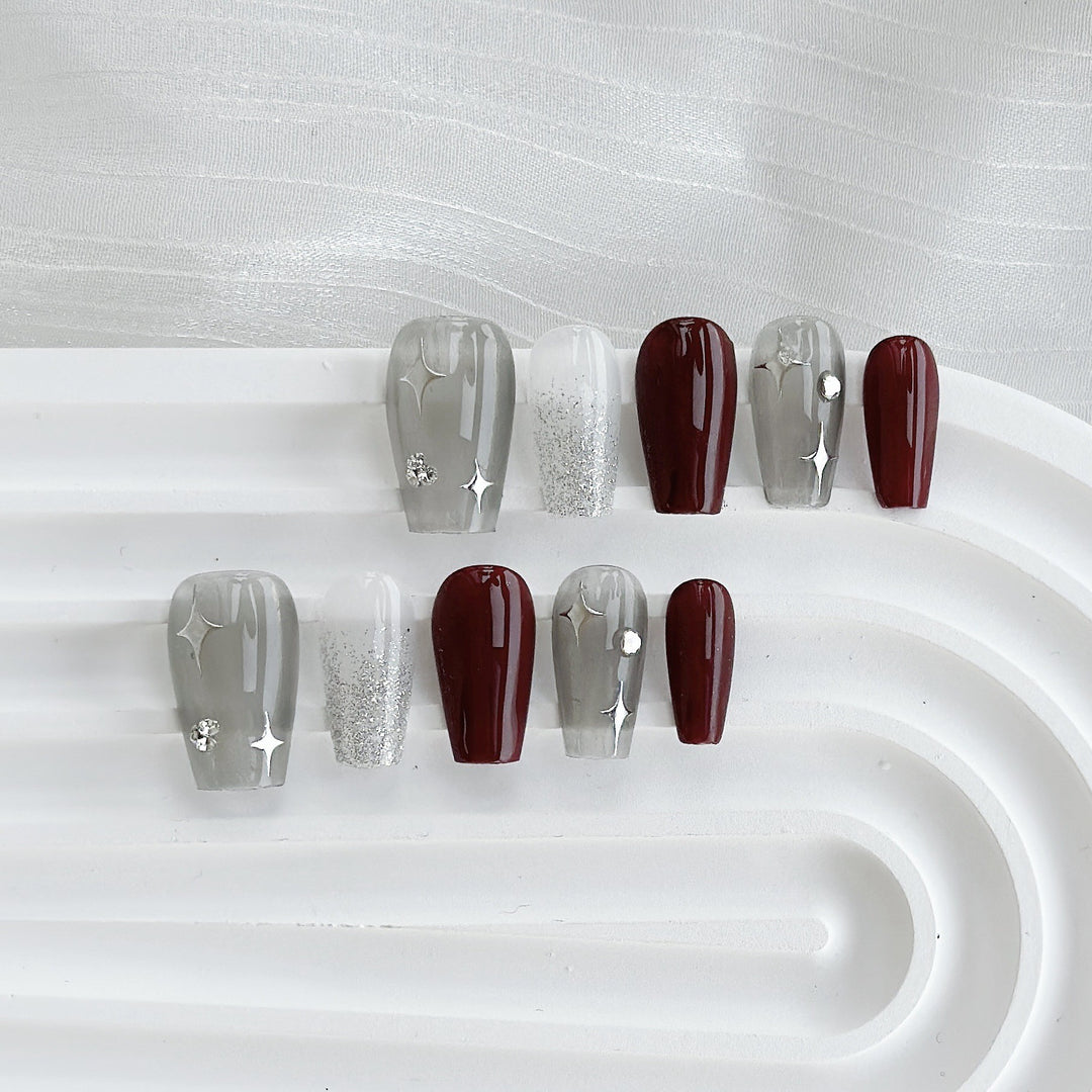 Elegantes Press-On Nagelset mit Glitzer und Strassakzenten