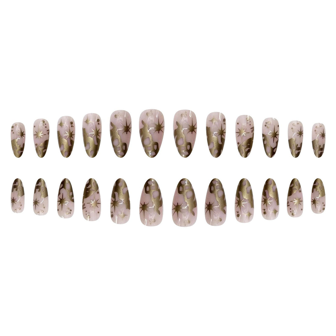 Trendige Kunstnagelspitzen mit luxuriösen Goldakzenten Karnz
