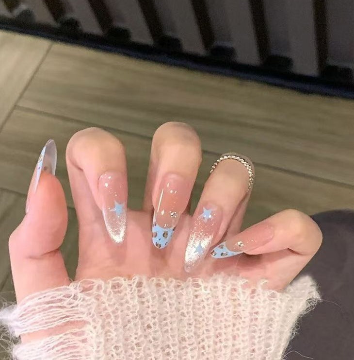 Dekorative Glitzer French Tip Nagelverzierungen Karnz