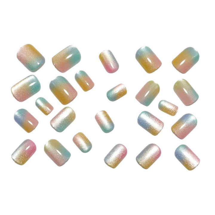 Kunstnägel im zarten Ombre-Design mit Glitzer-Effekten Karnz