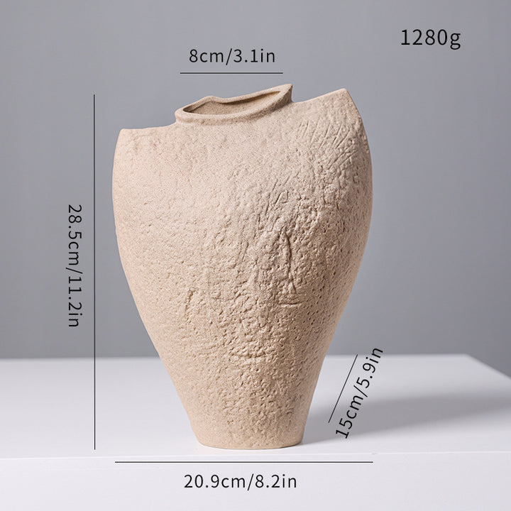 Abstrakt geformte dekorative Keramikvase