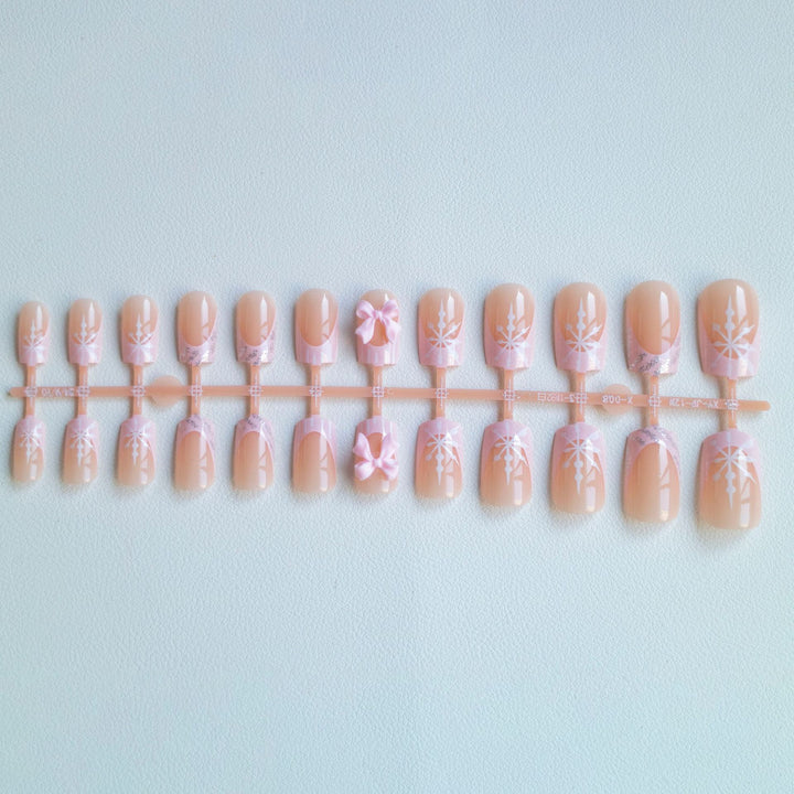 Künstlerisches zierliches florales Nageldesign-Kit