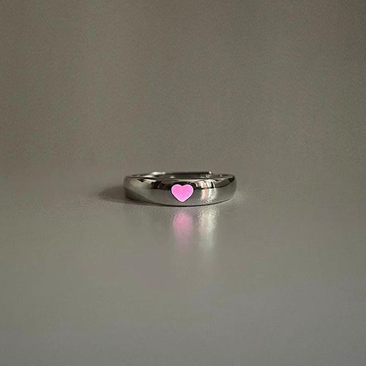 Stilvoller Ring mit Herzmotiv Karnz