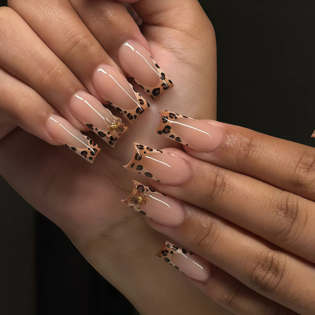 Premium dekorative Press-On Nagelkunst mit Leopardenmuster-Akzenten Karnz