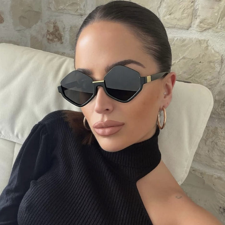 Damen modische Sonnenbrille mit trendy sechseckigem Rahmen und schützenden Gläsern Karnz