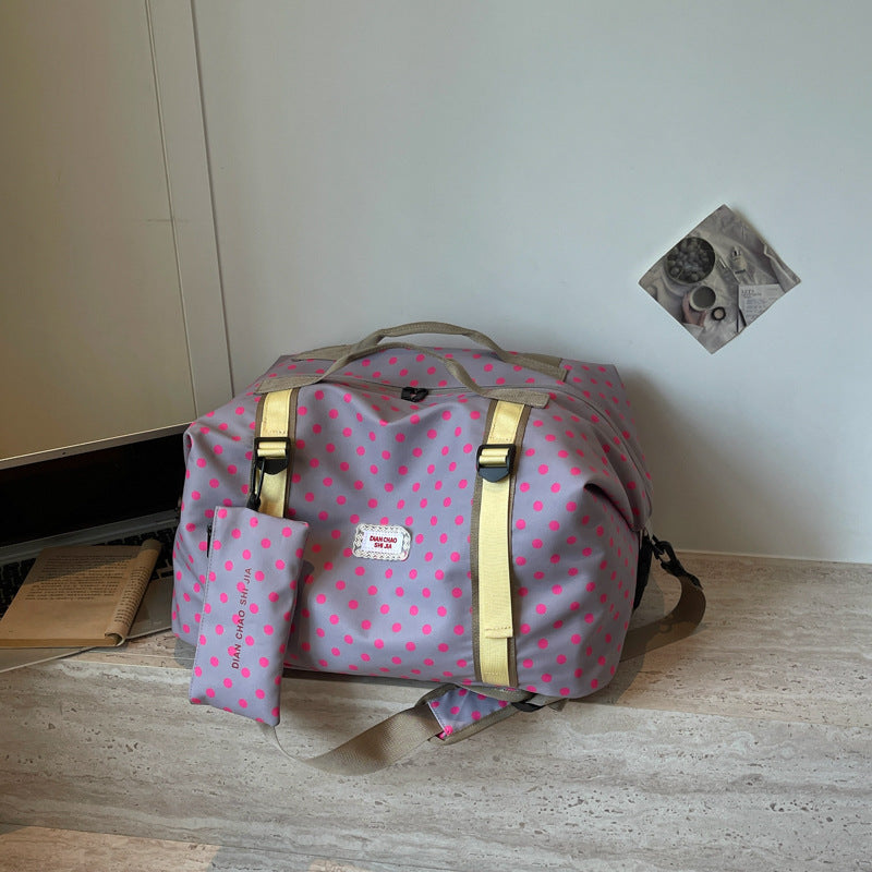 Stylische gepunktete Sporttasche