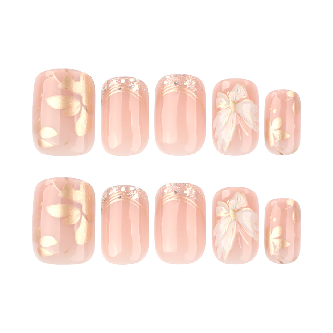 Kunstvolle Nagelgestaltung mit Blattmotiven Karnz