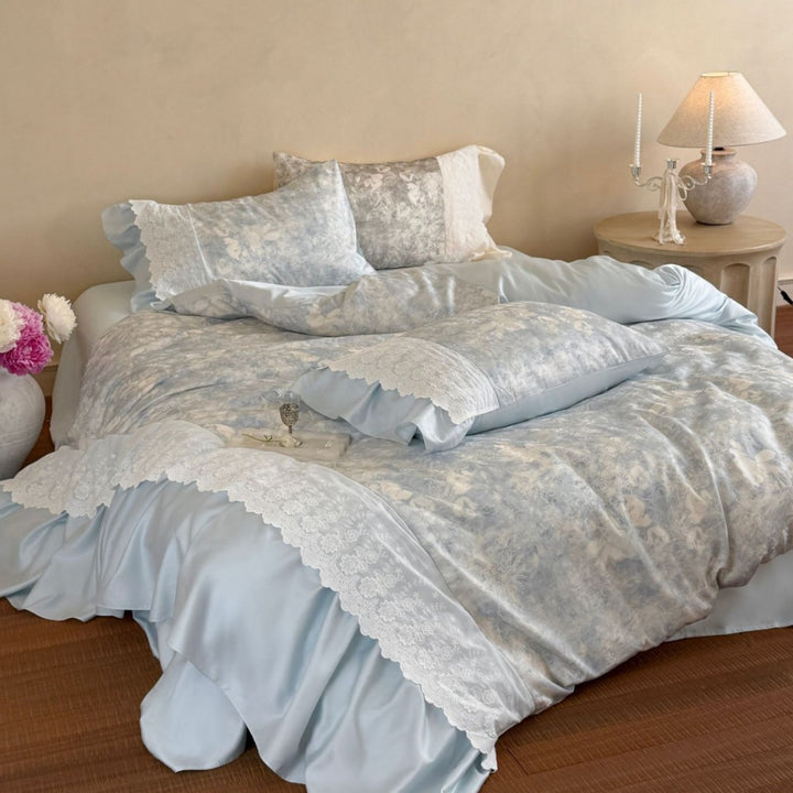 Luxuriöses Bettwäsche-Set aus Satin mit Spitzenbesatz und Volant