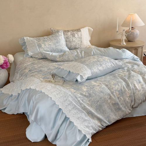 Luxuriöses Bettwäsche-Set aus Satin mit Spitzenbesatz und Volant