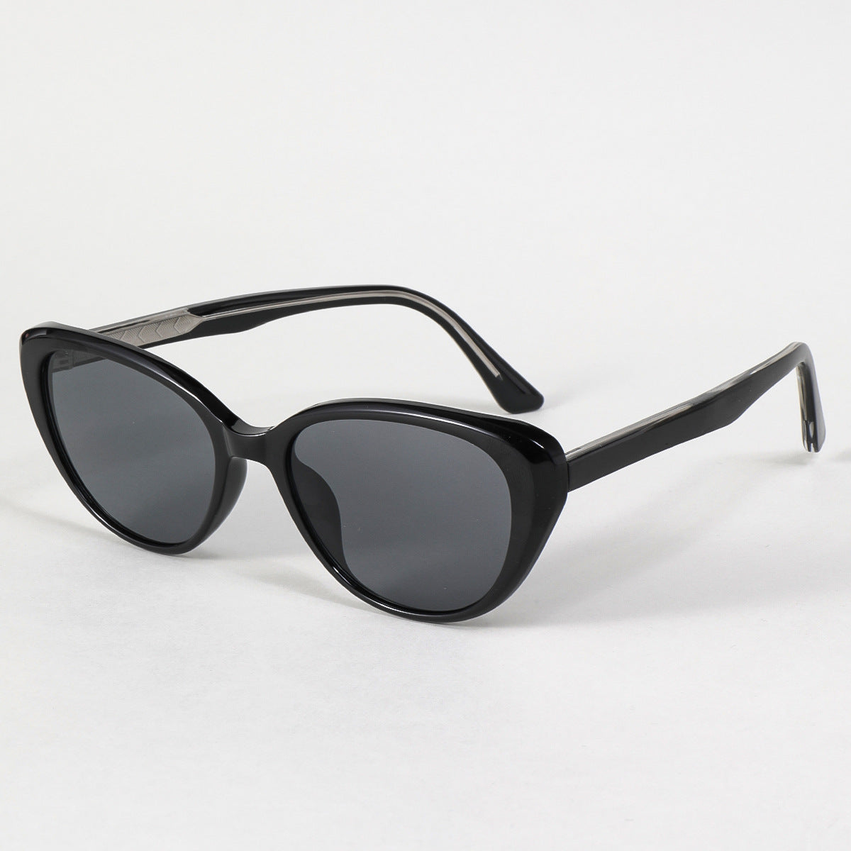 Damen moderne Sonnenbrille mit klassischem Schwung Karnz