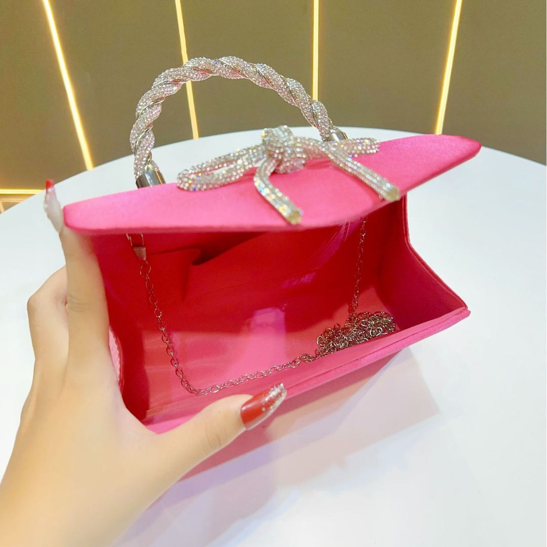 Elegante Satin Clutch