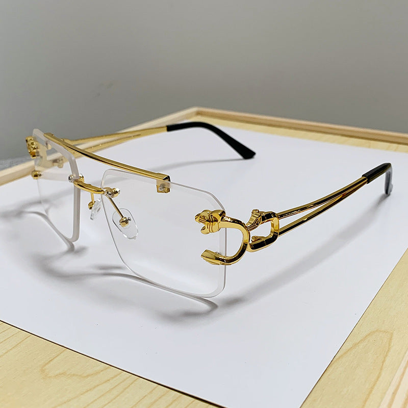 Damen Brille mit extravagantem Rahmen und luxuriösen Akzenten Karnz