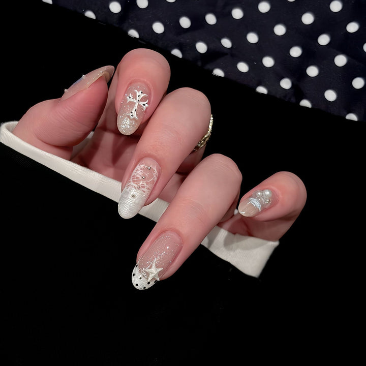 Kunstnagel Set mit Traumhaften Glitter- und Perlendesigns Karnz