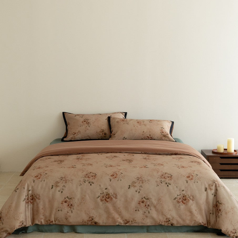 Bettwäsche-Set aus Baumwollsatin mit floralem Vintage-Rosenprint und kontrastierender Paspel