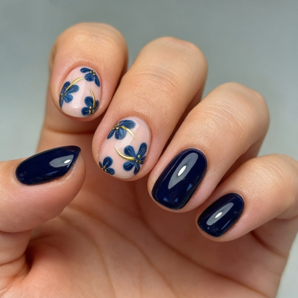 Kunstnägel mit Floralem Design und Elegantem Glanz Karnz