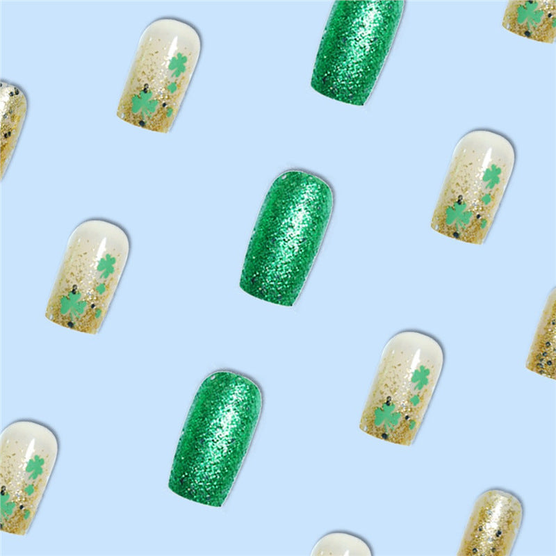 Glamouröser Festlicher Press-On Nagelset Karnz