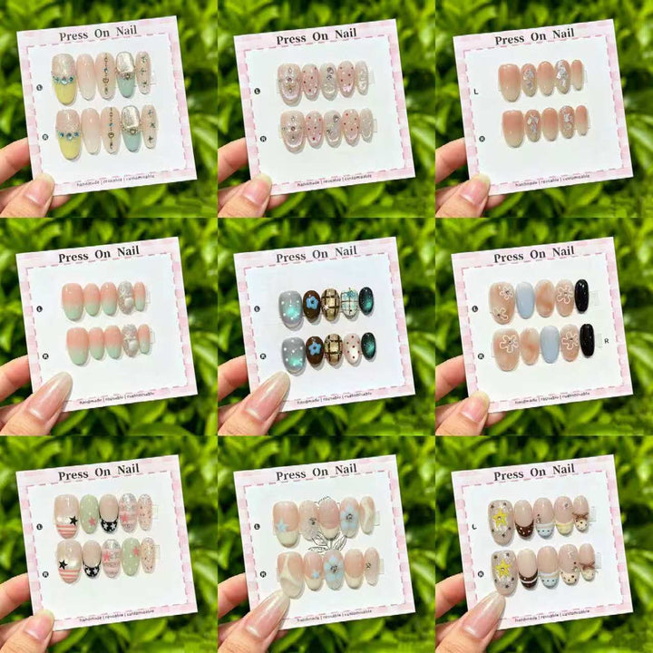 Künstlerisches Press-On-Nagel-Set mit floralen und grafischen Designs