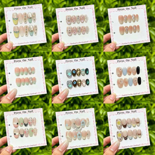 Künstlerisches Press-On-Nagel-Set mit floralen und grafischen Designs