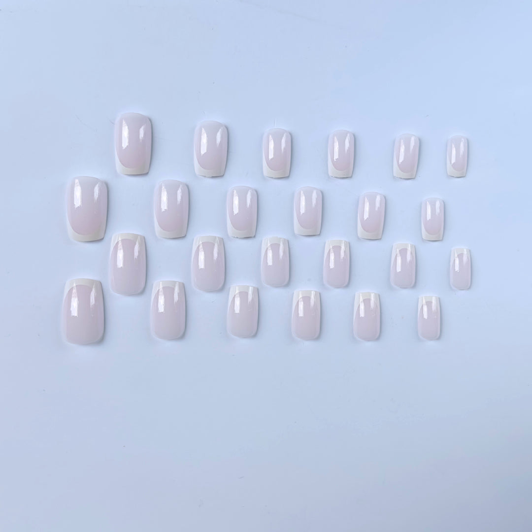 Elegantes French Tip Nagelkunstset  1790958182