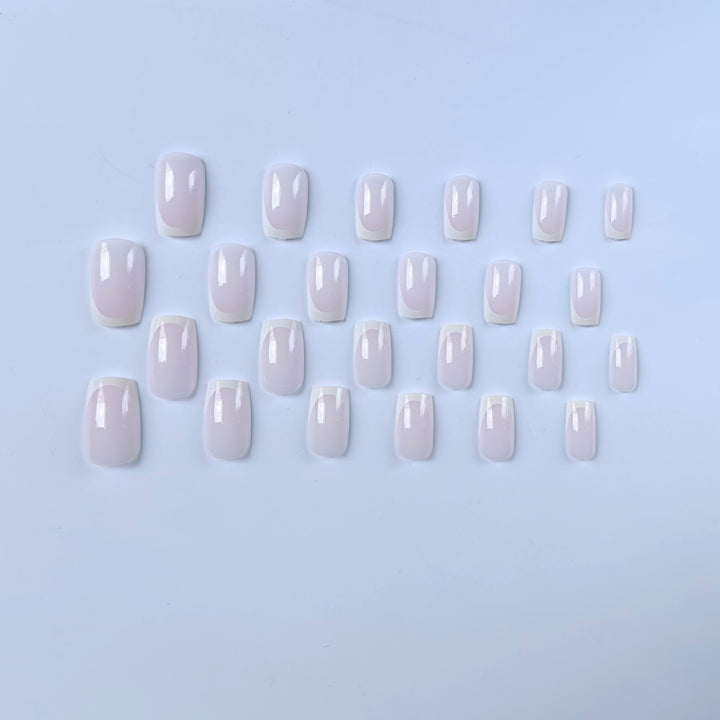 Elegantes French Tip Nagelkunstset  1790958182