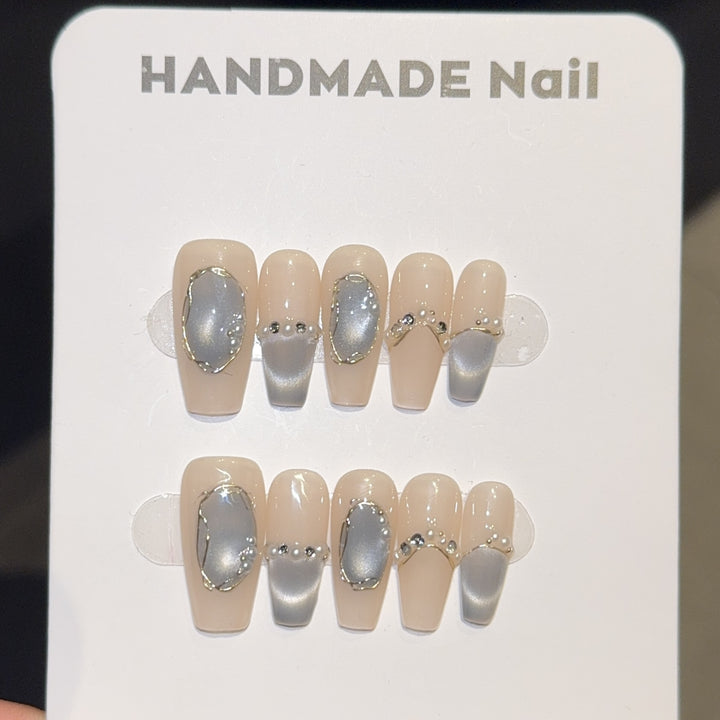 Elegante Nagelspitzen mit Glitzerakzenten Karnz