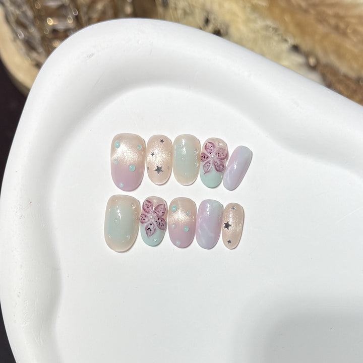 Floral-inspiriertes Press-On-Nagelkunst-Set mit Sternakzenten Karnz