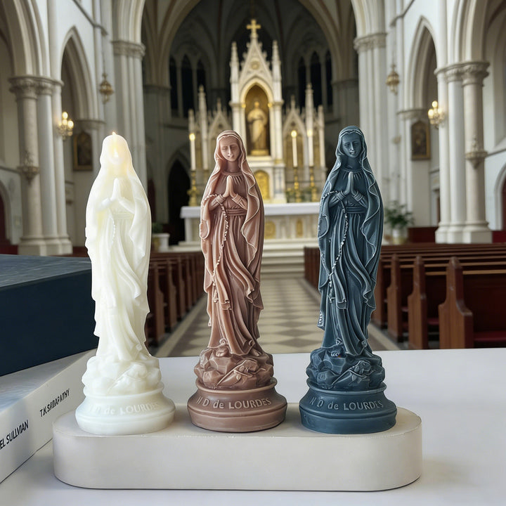 Skulptierte Jungfrau Maria Figurine