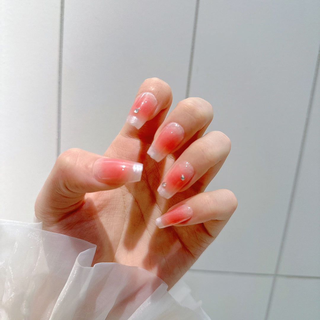 Dekorative Strass-Nagelkunst Karnz