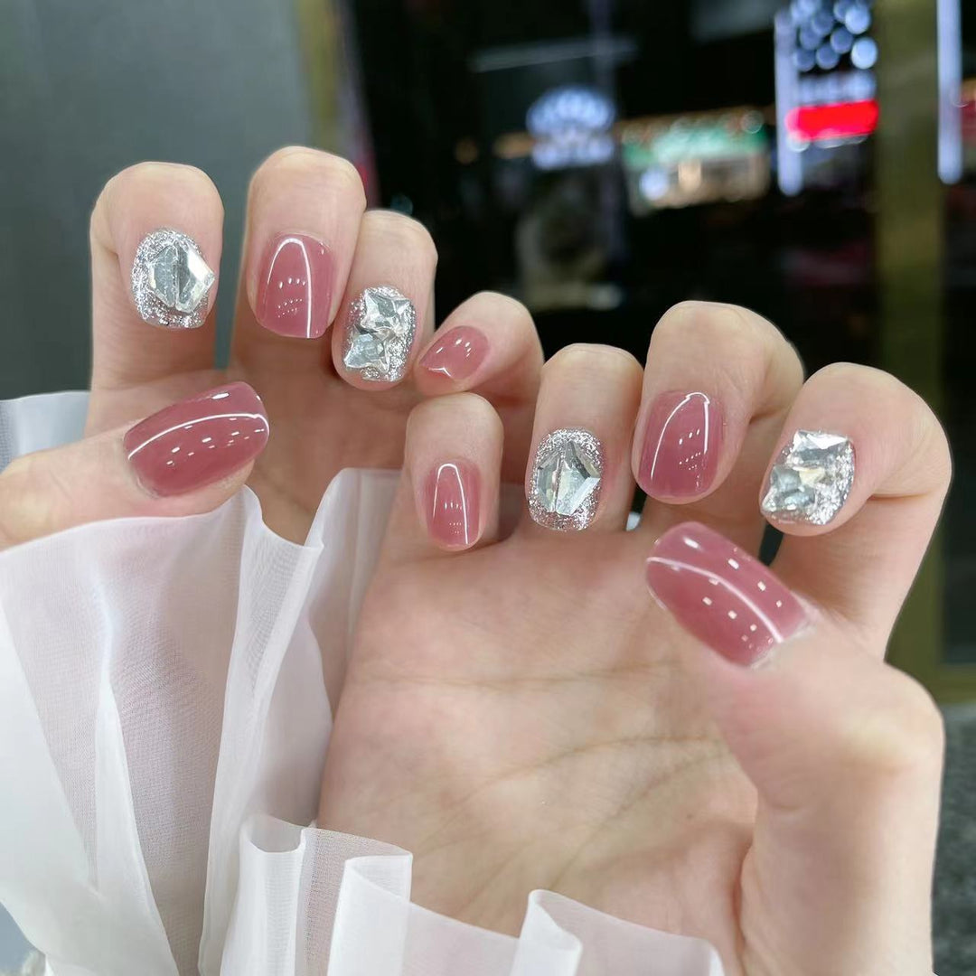 Dekorative Nagelkunst Karnz
