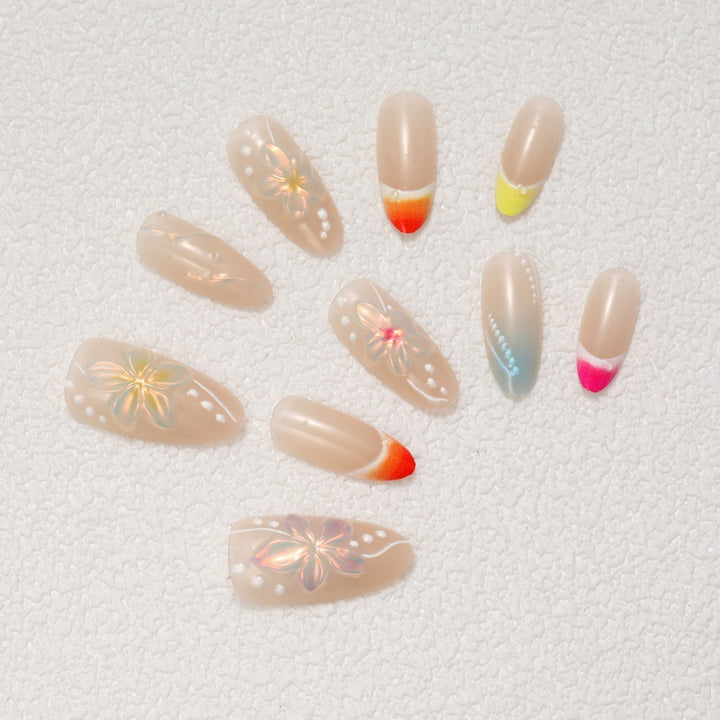 Kunstvolle Nagelset mit floralen Motiven Karnz