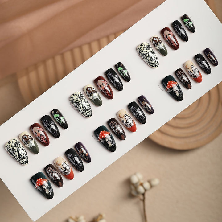 Kreatives Kunstnagelset mit verspieltem Halloween-Motiv Karnz
