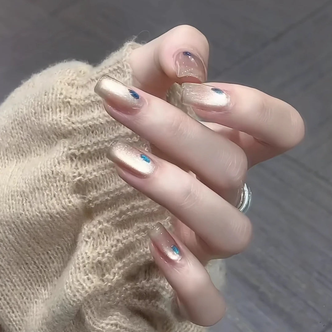 Glitzernde Nagelkunstverlängerungen