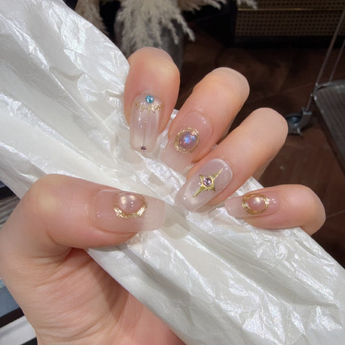 Dekoratives Press-On Nagelkunst-Set mit Edelsteinakzenten Karnz