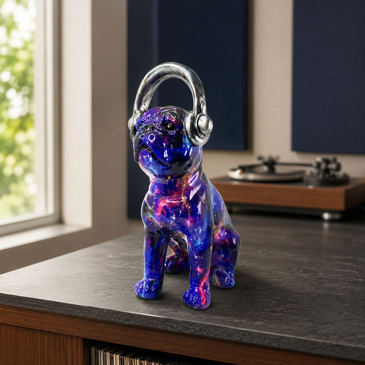 Bunte Dekofigur eines Hundes im modernen Design Karnz