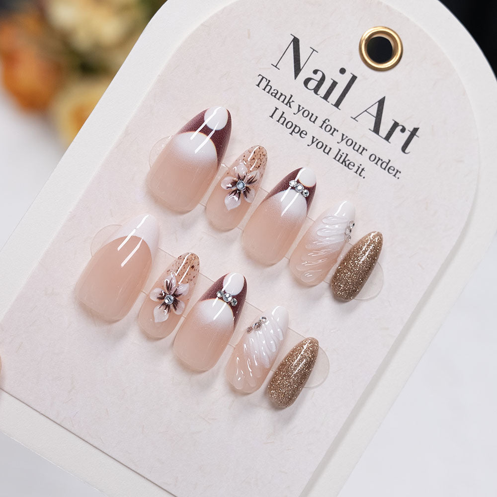 Künstlerische Blumendruck-Nagelkunst