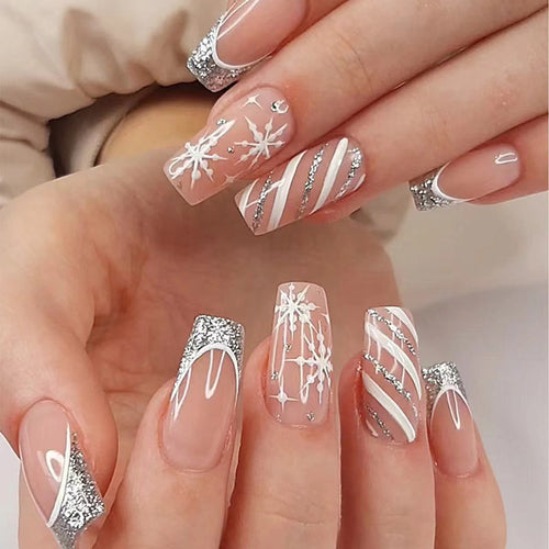 Glamouröse Nageltips mit Glitzerspitze Karnz