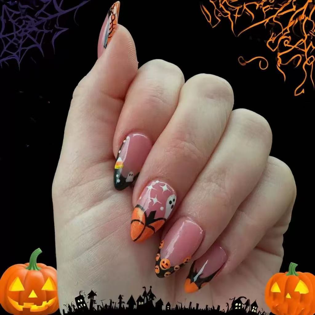 Kunstnagelset mit kreativen Halloween Motiven Karnz