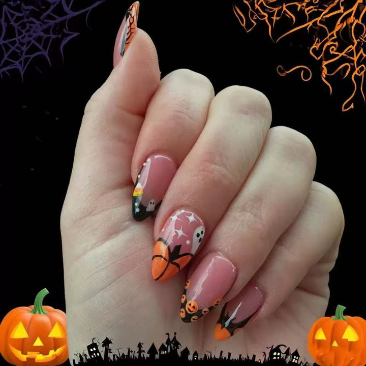 Kunstnagelset mit kreativen Halloween Motiven Karnz