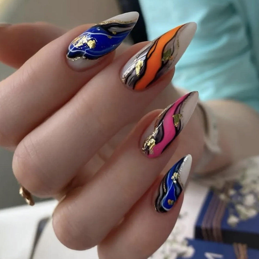 Künstlerische Marmor-Nagelkunstverlängerungen Karnz