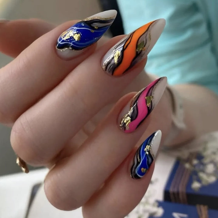 Künstlerische Marmor-Nagelkunstverlängerungen Karnz