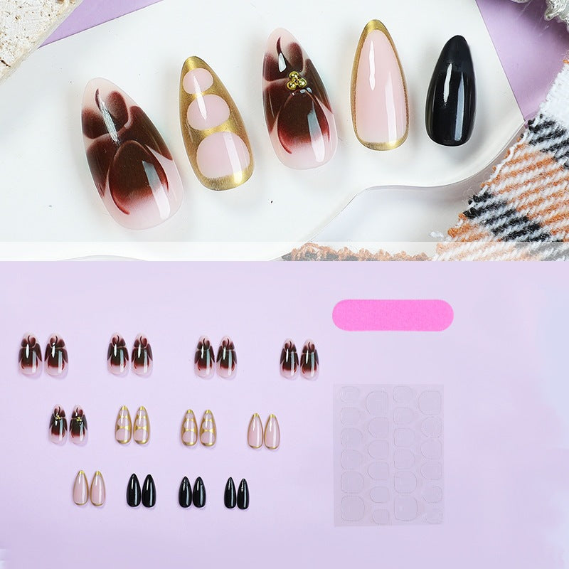Kunstnagel-Set mit eleganten Mustern und Glitzerakzenten Karnz